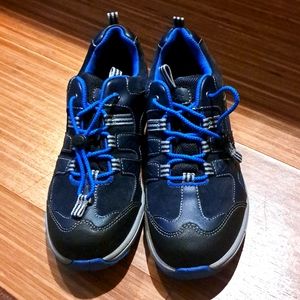 BRAND NEW PULL TIE HIKING OUTDOOR SHOES 3 1/2